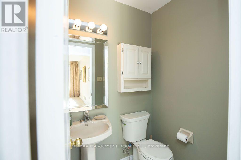 7 FALCONRIDGE Drive, Hamilton, ON photo 18