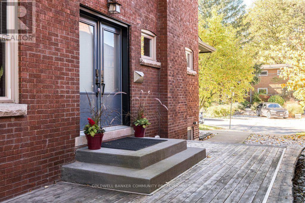 63 CHEDOKE AVENUE, Hamilton (Kirkendall) — photo 2
