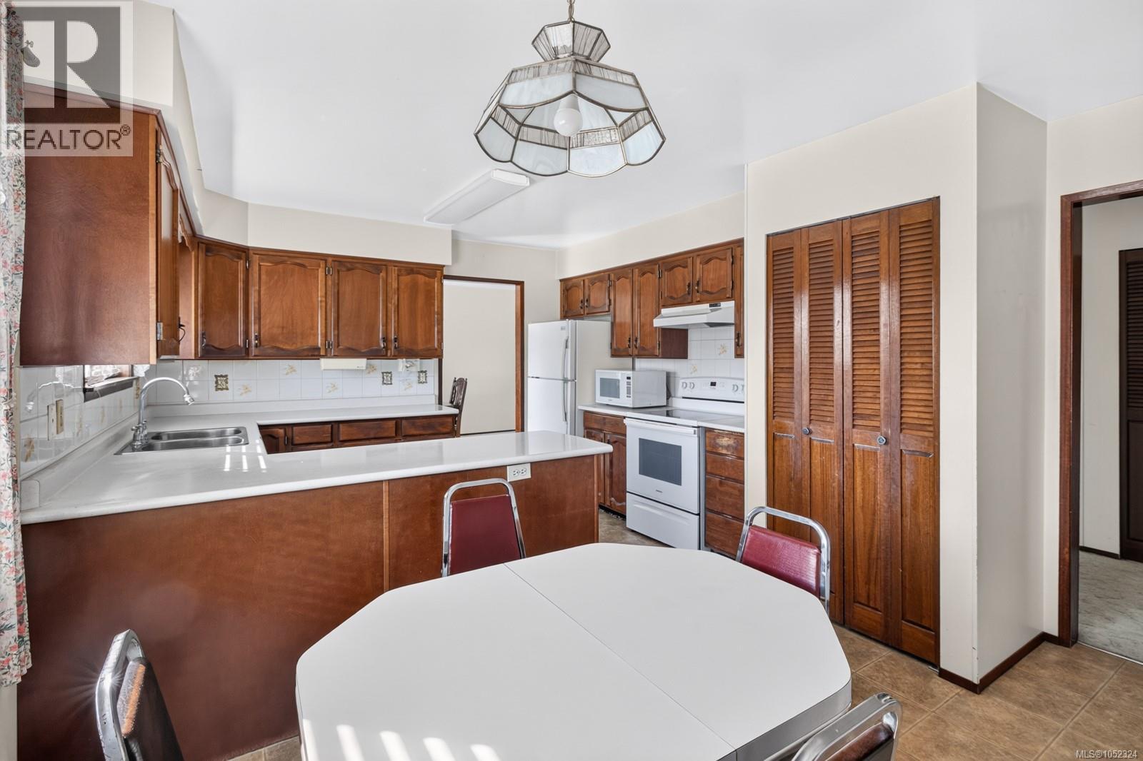 6043 Trillium Way - 10