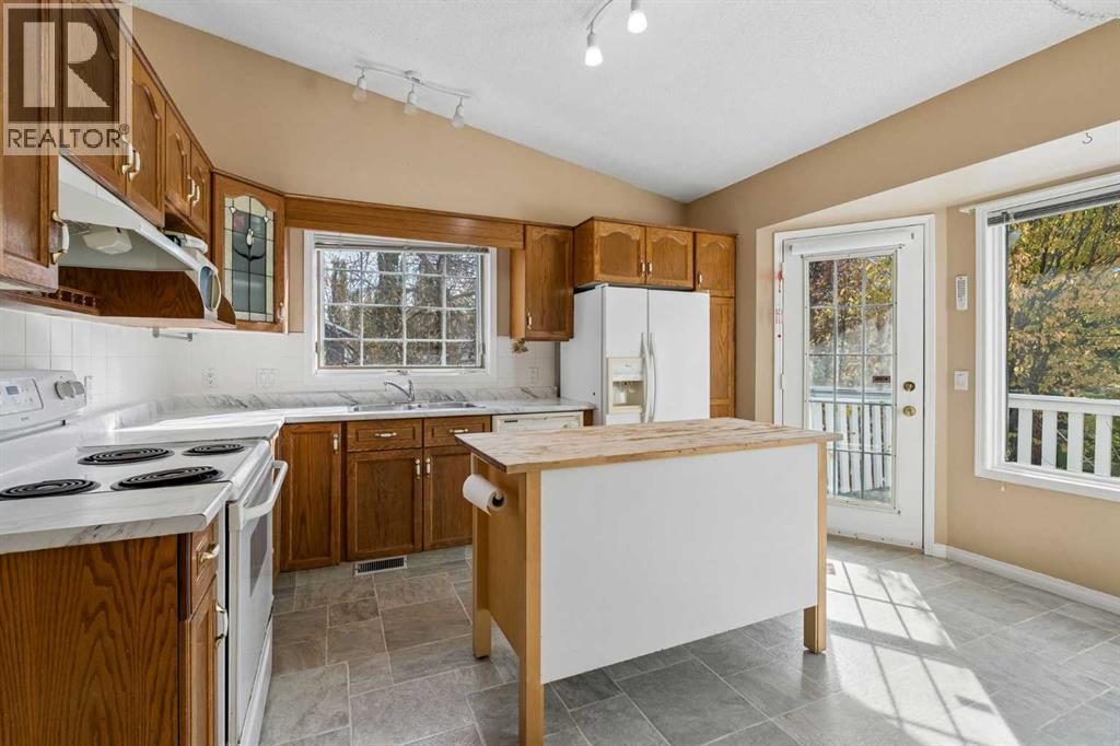 525 Shawinigan Drive SW, Calgary — photo 7