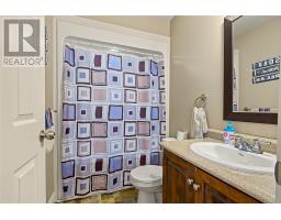 112 Great Eastern Avenue thumbnail 14