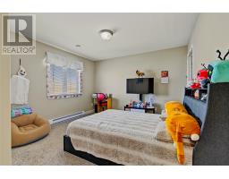 112 Great Eastern Avenue thumbnail 15