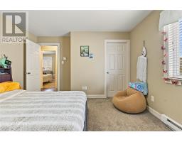 112 Great Eastern Avenue thumbnail 16