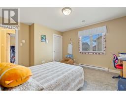112 Great Eastern Avenue thumbnail 17
