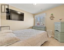 112 Great Eastern Avenue thumbnail 20