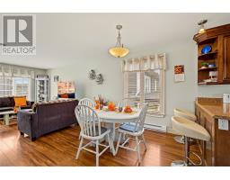 112 Great Eastern Avenue thumbnail 9