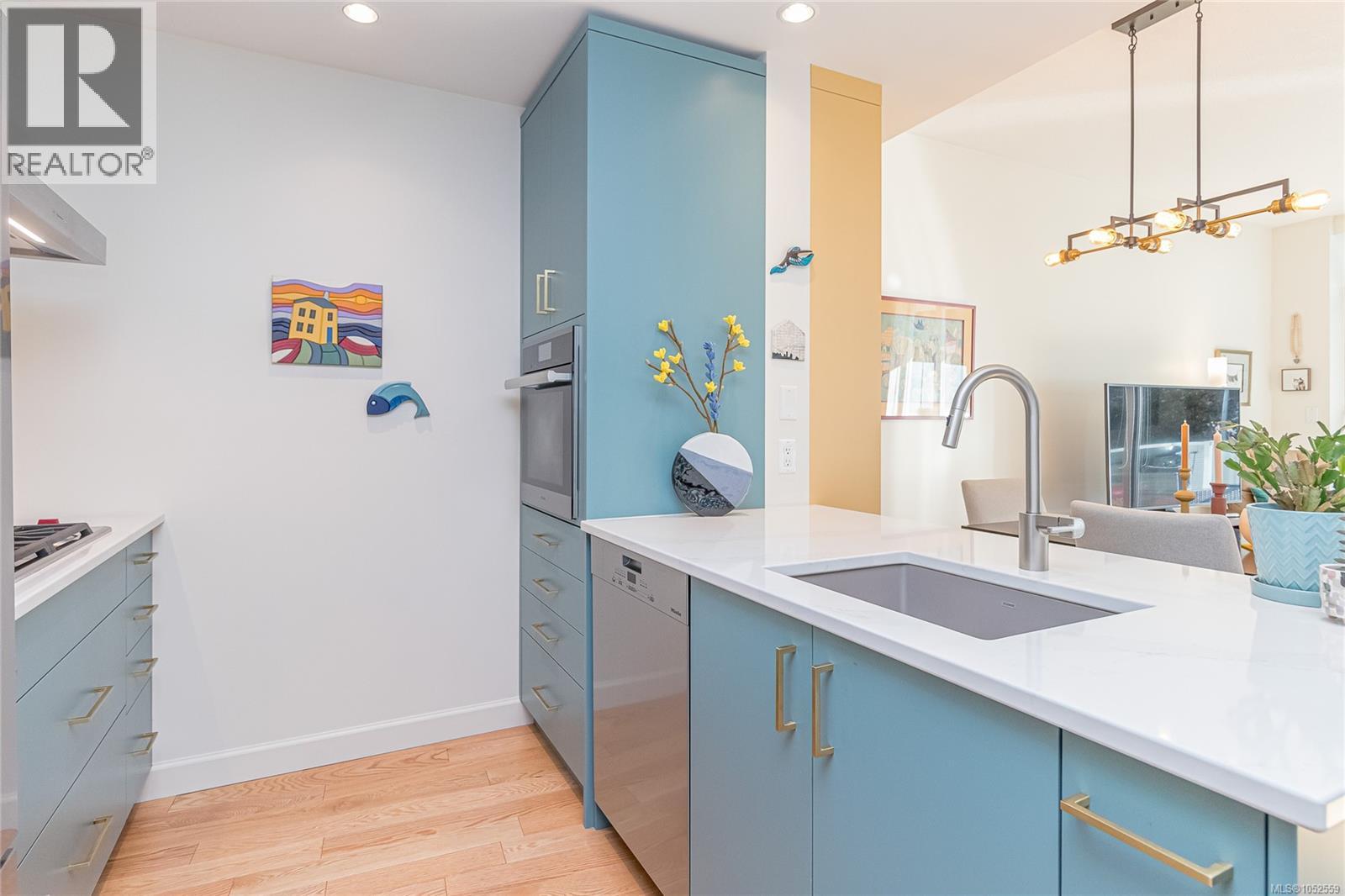 104 68 Songhees Rd, Victoria - Image 1