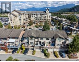 1216 Village Green Way, Squamish, BC V8B0N5 Photo 35
