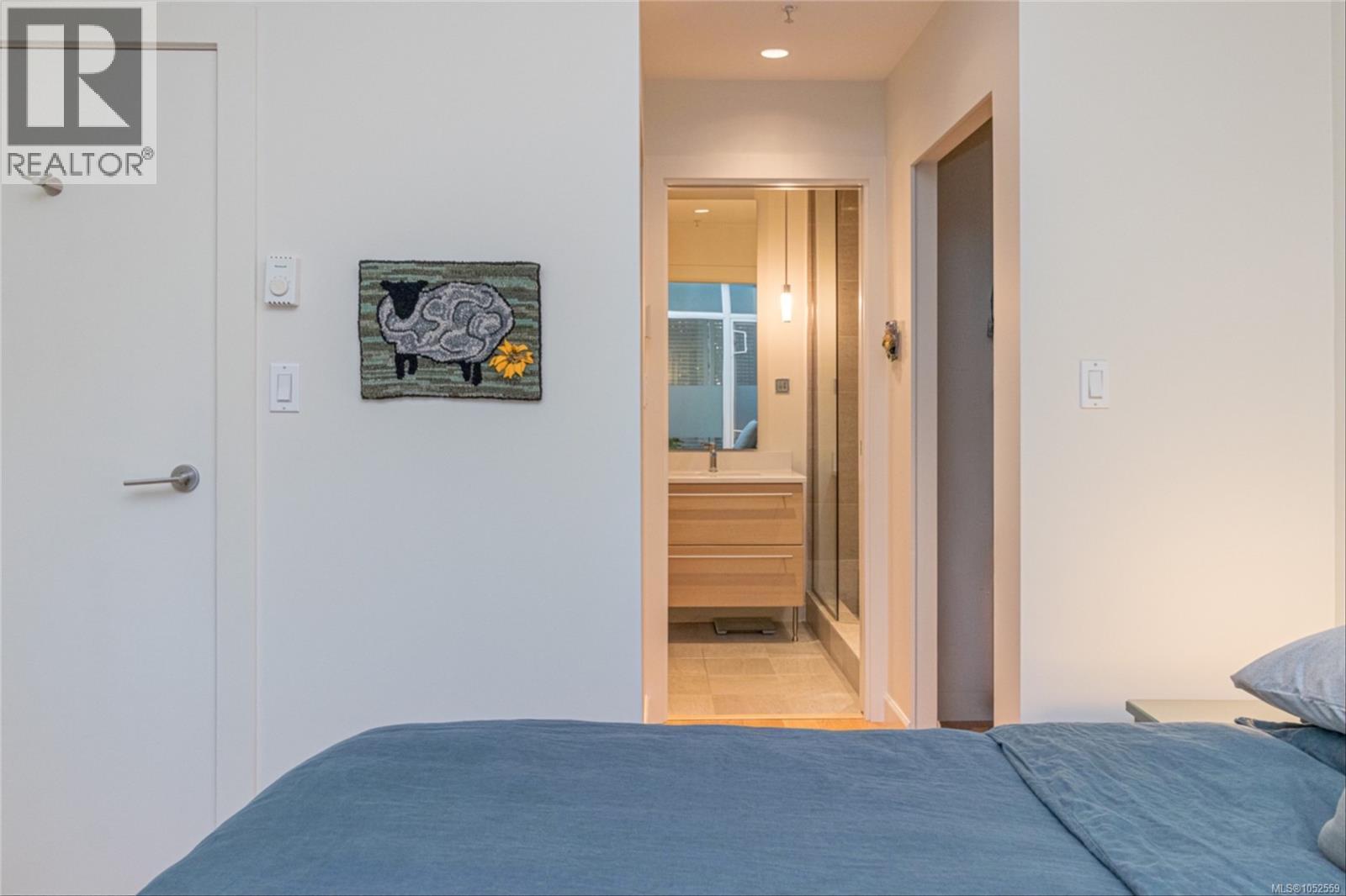 #104 68 Songhees Rd - 20