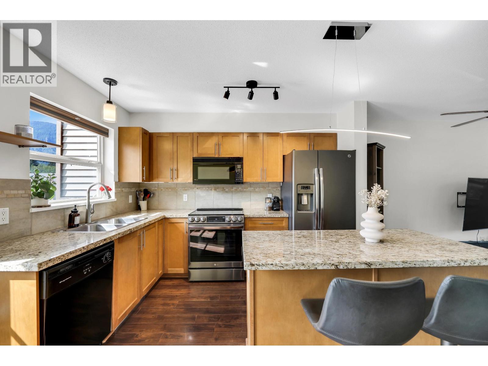 Photo of 1216 VILLAGE GREEN WAY 10
