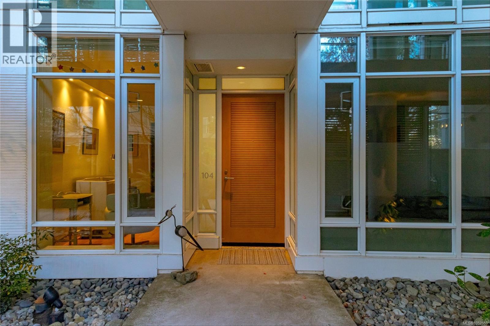 #104 68 Songhees Rd - 3