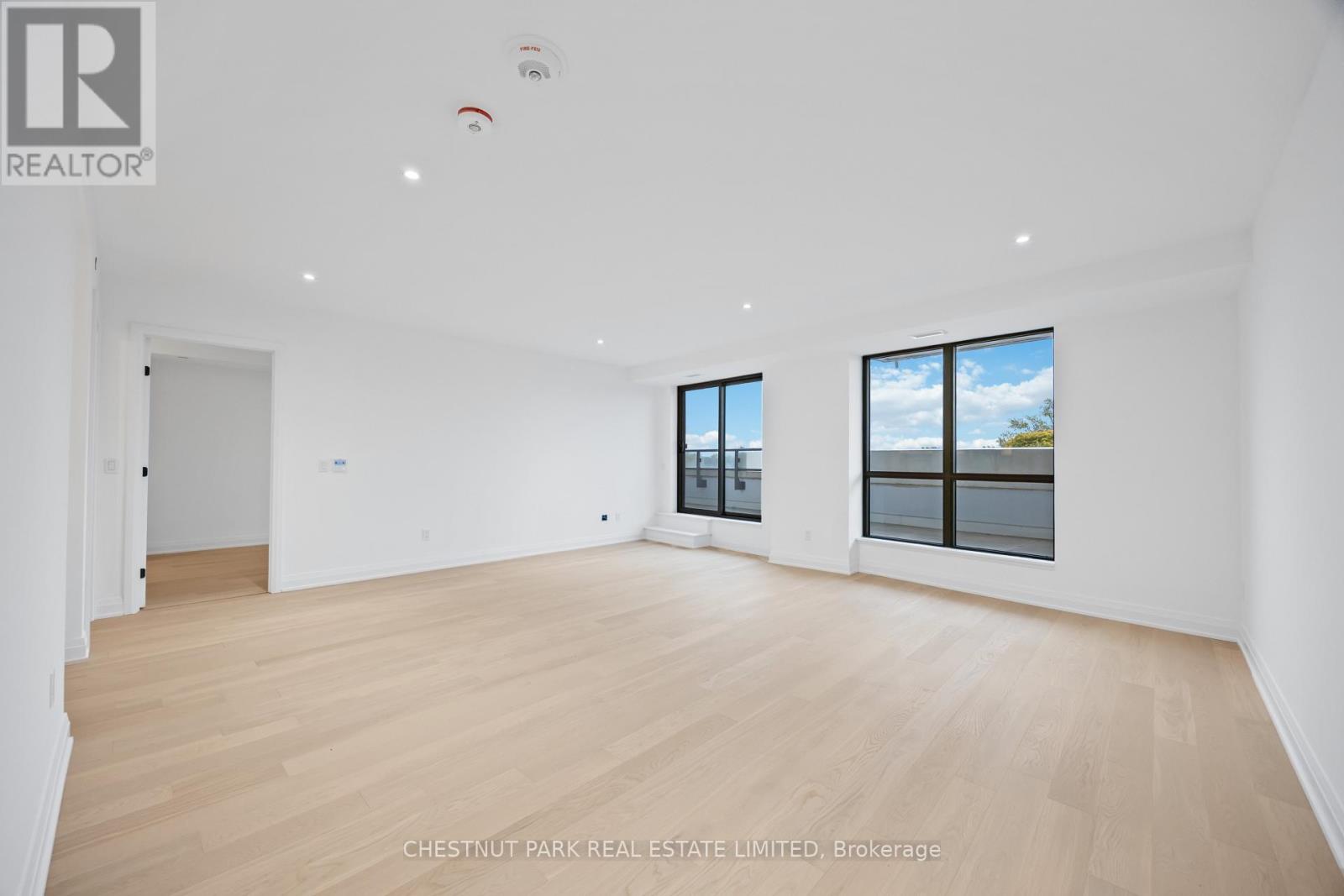 505 Glencairn Unit 406 photo 4