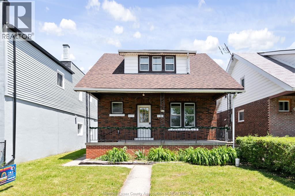 MLS# 26025912: 906 Elsmere, Windsor, Canada