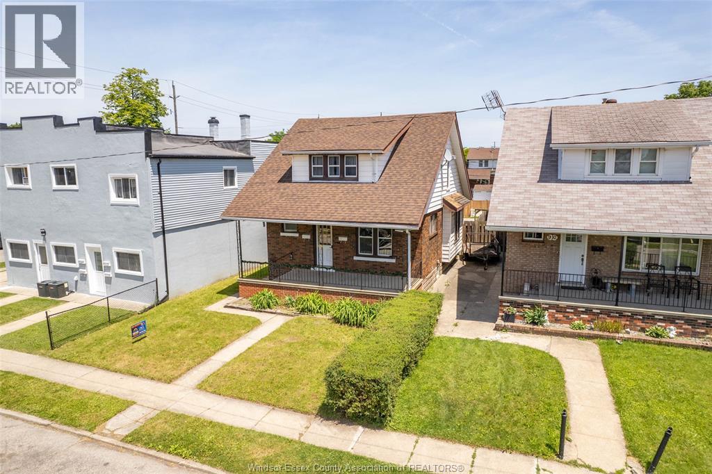 906 Elsmere photo 4