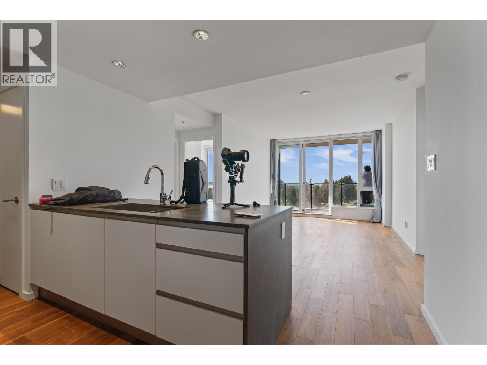 Photo of 915 8488 CORNISH STREET 12