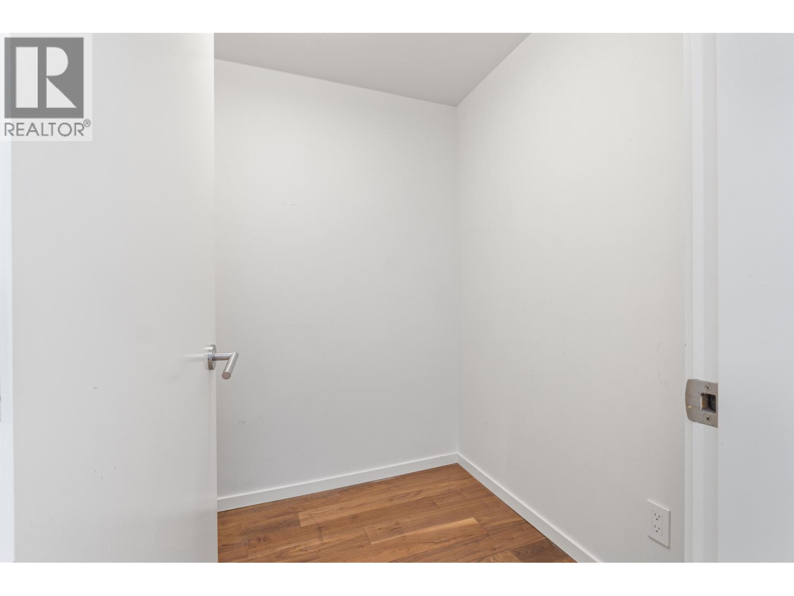 Photo of 915 8488 CORNISH STREET 18