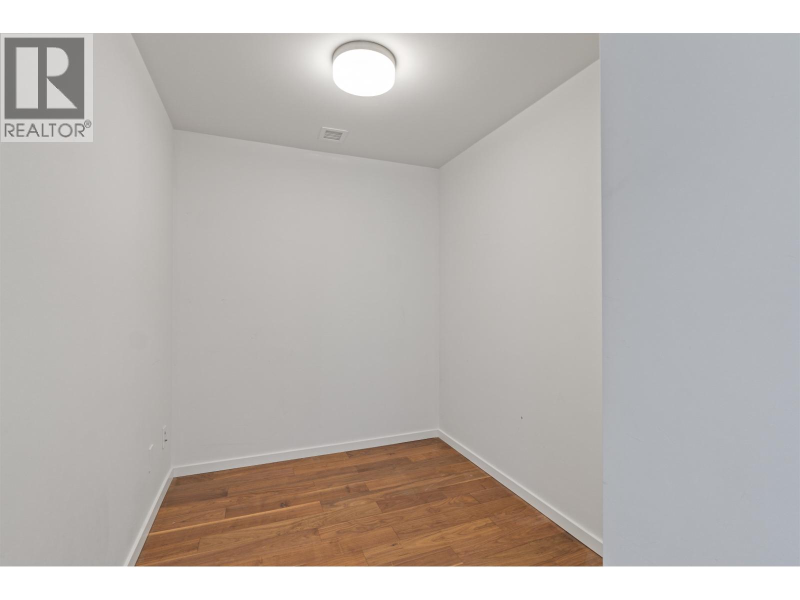 Photo of 915 8488 CORNISH STREET 19
