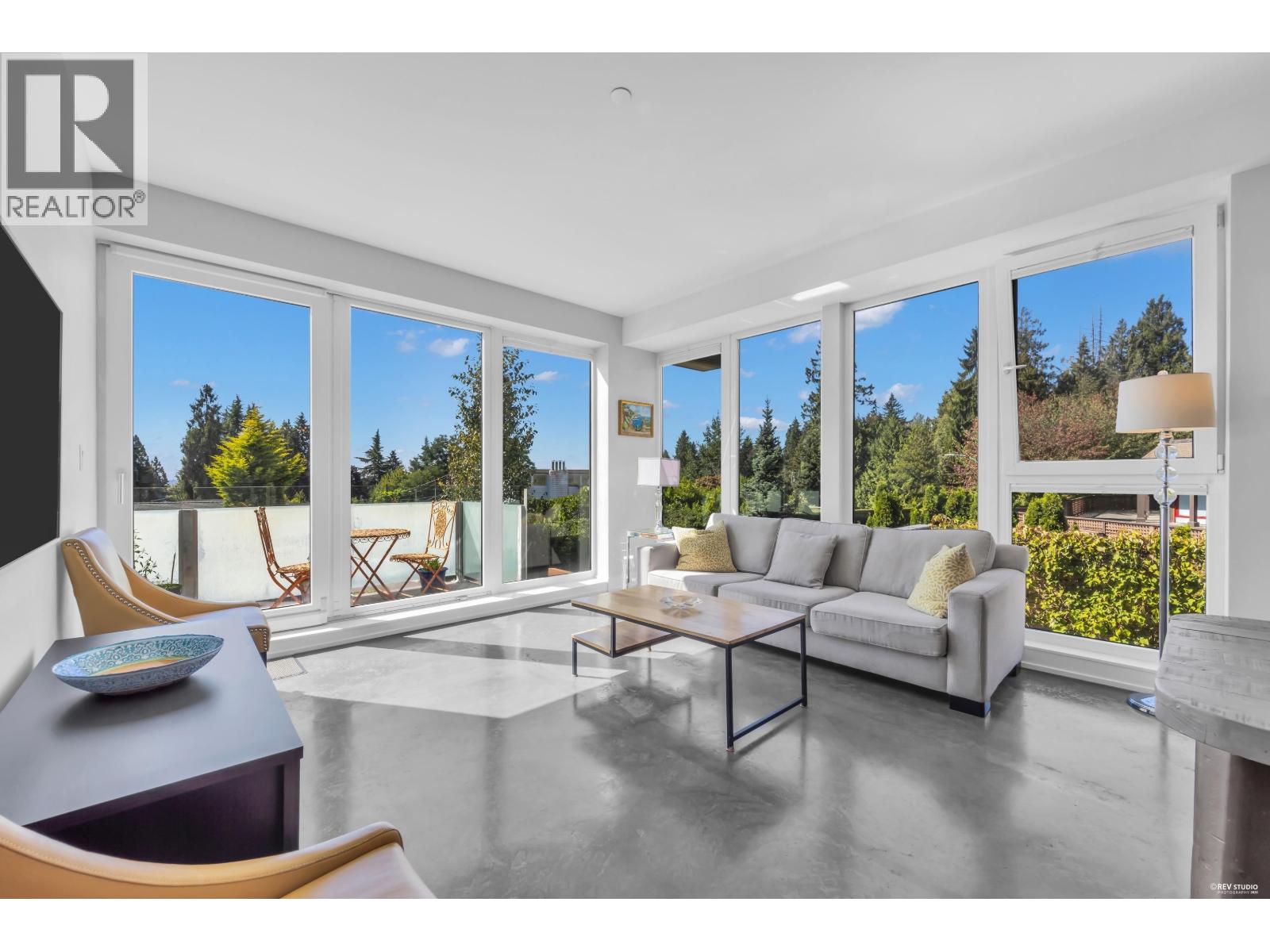 201 650 EVERGREEN PLACE