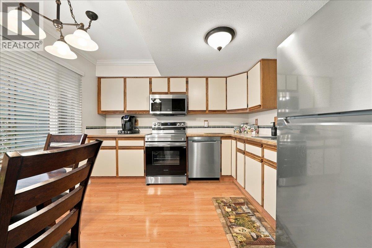 Photo of 428 LEHMAN PLACE 6