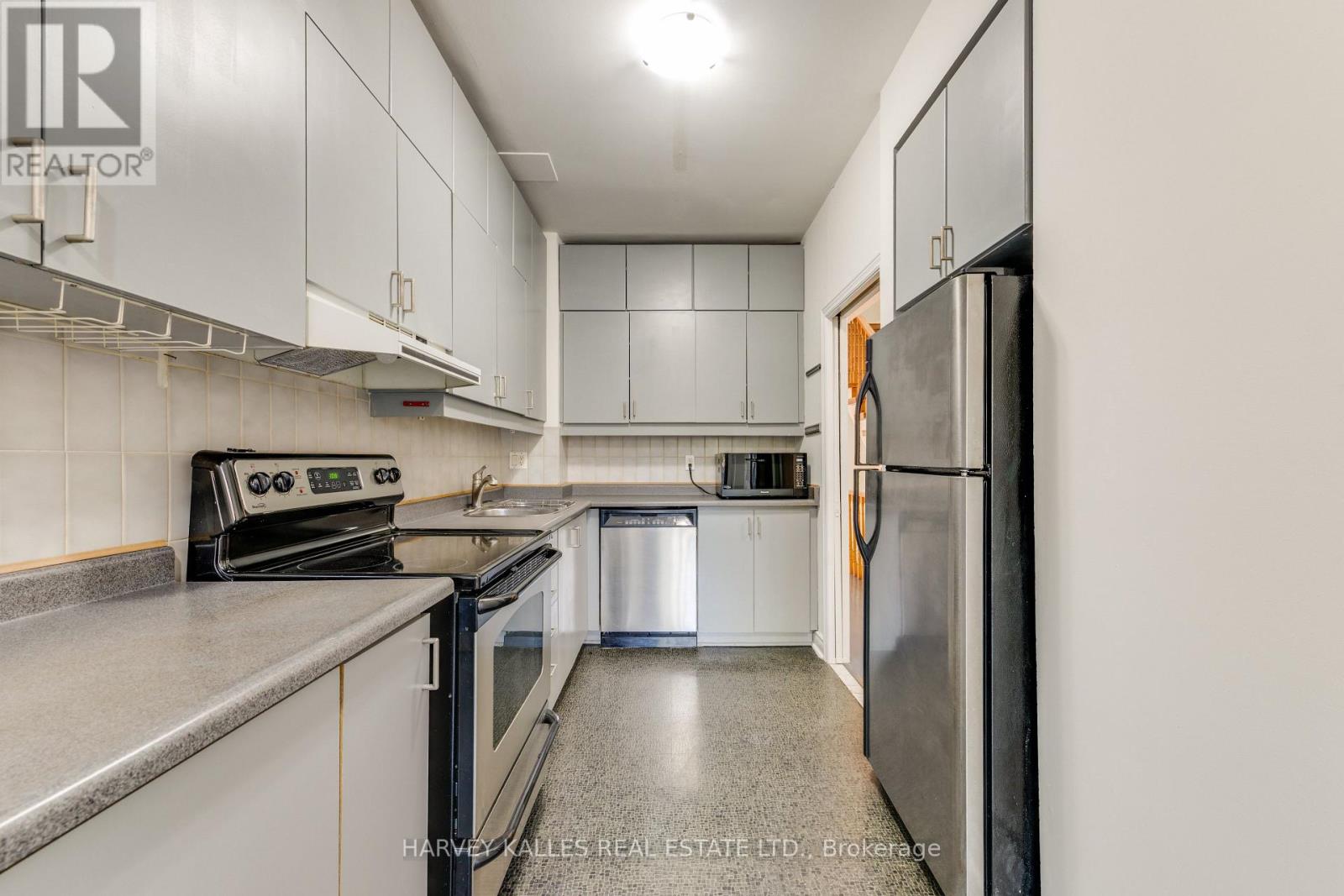 16 St. James Court, Toronto, ON photo 4