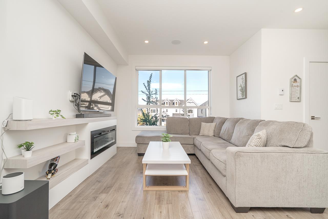Photo of 14 7177 194A STREET 15