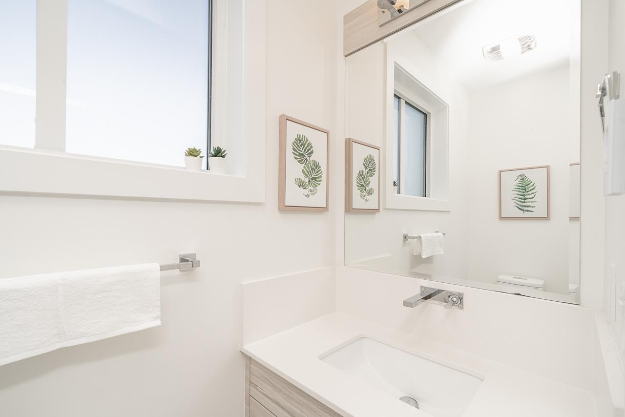 Photo of 14 7177 194A STREET 18
