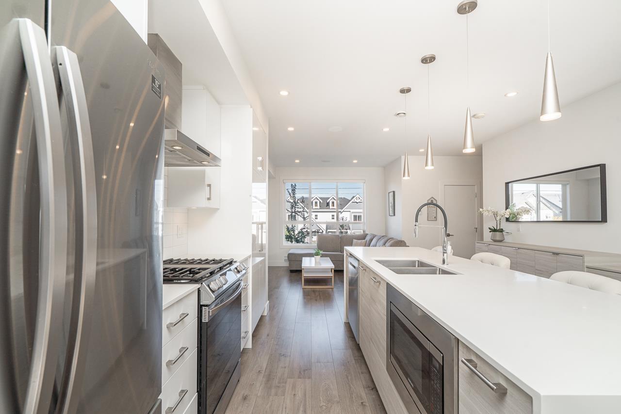 Photo of 14 7177 194A STREET 11