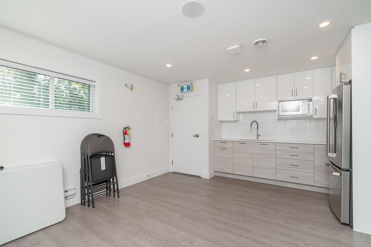 Photo of 14 7177 194A STREET 37