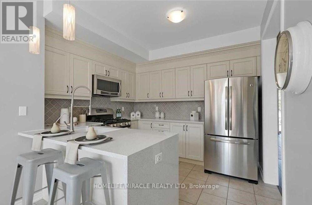 32 Mcdonald Crescent, Clarington, ON photo 3