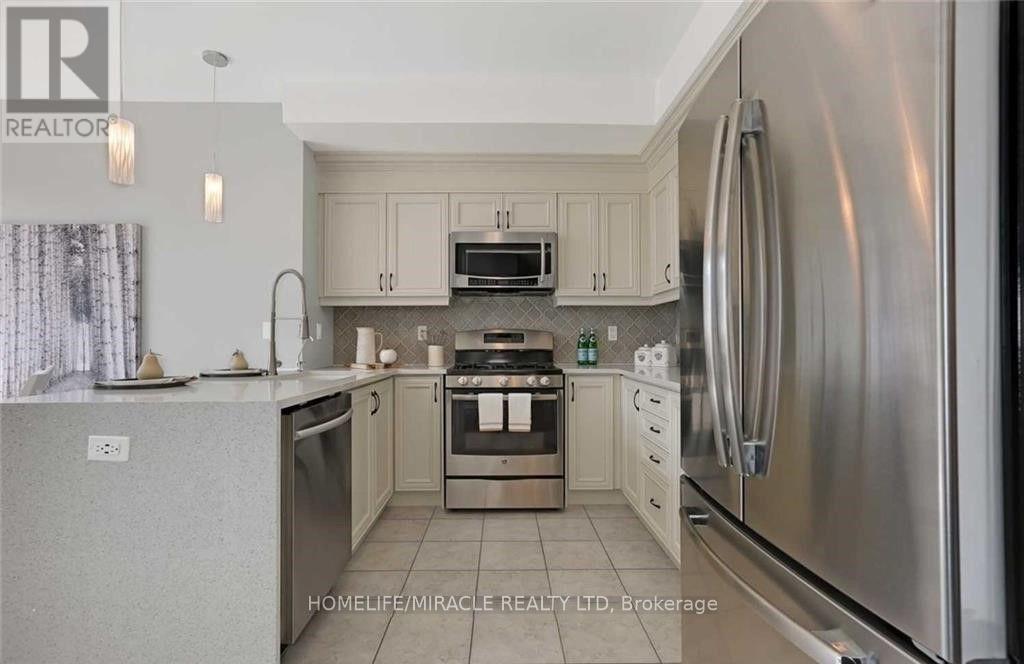 32 Mcdonald Crescent, Clarington, ON photo 4