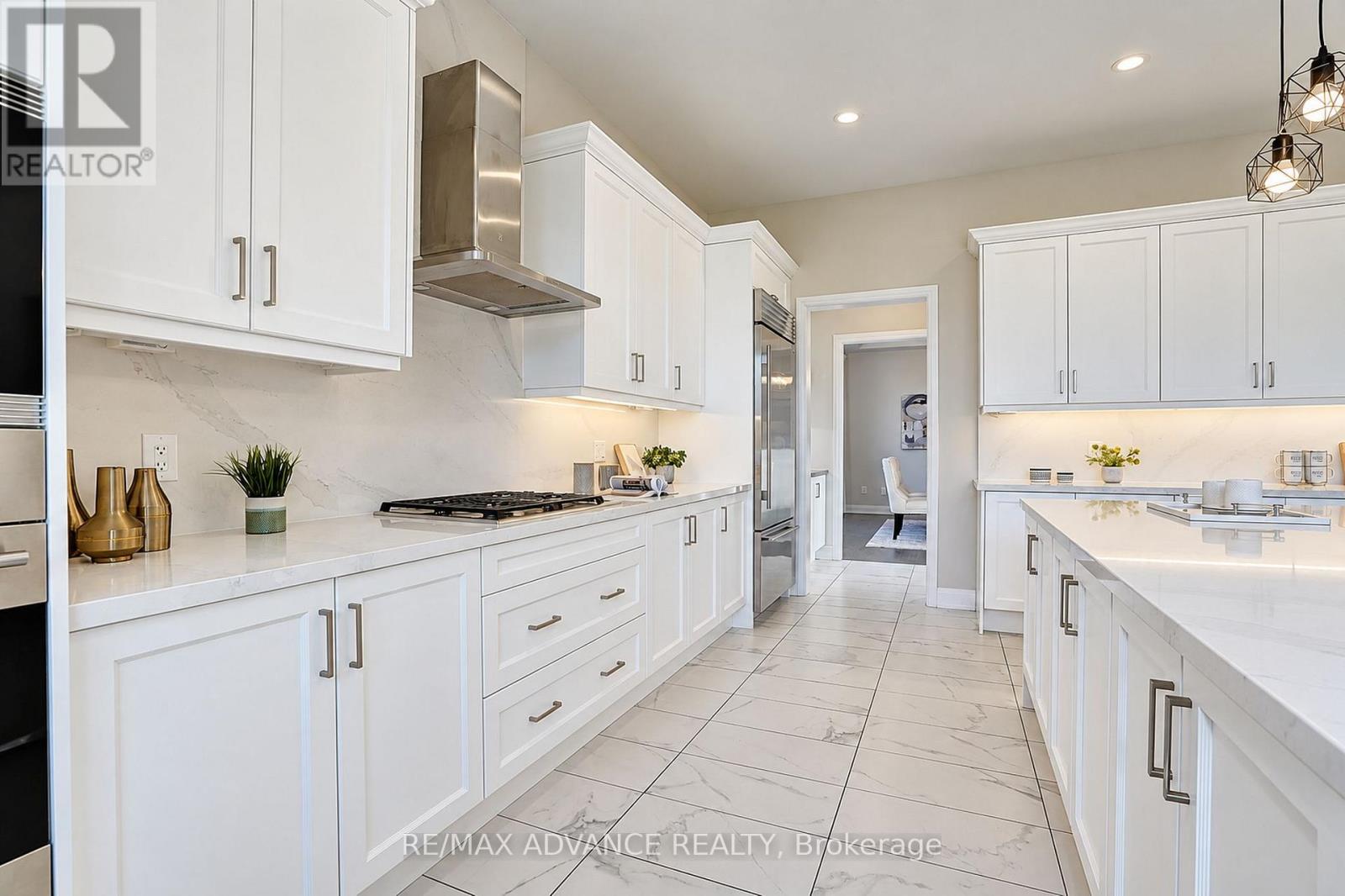 15 Kenneth Campbell Court, Aurora, ON photo 15