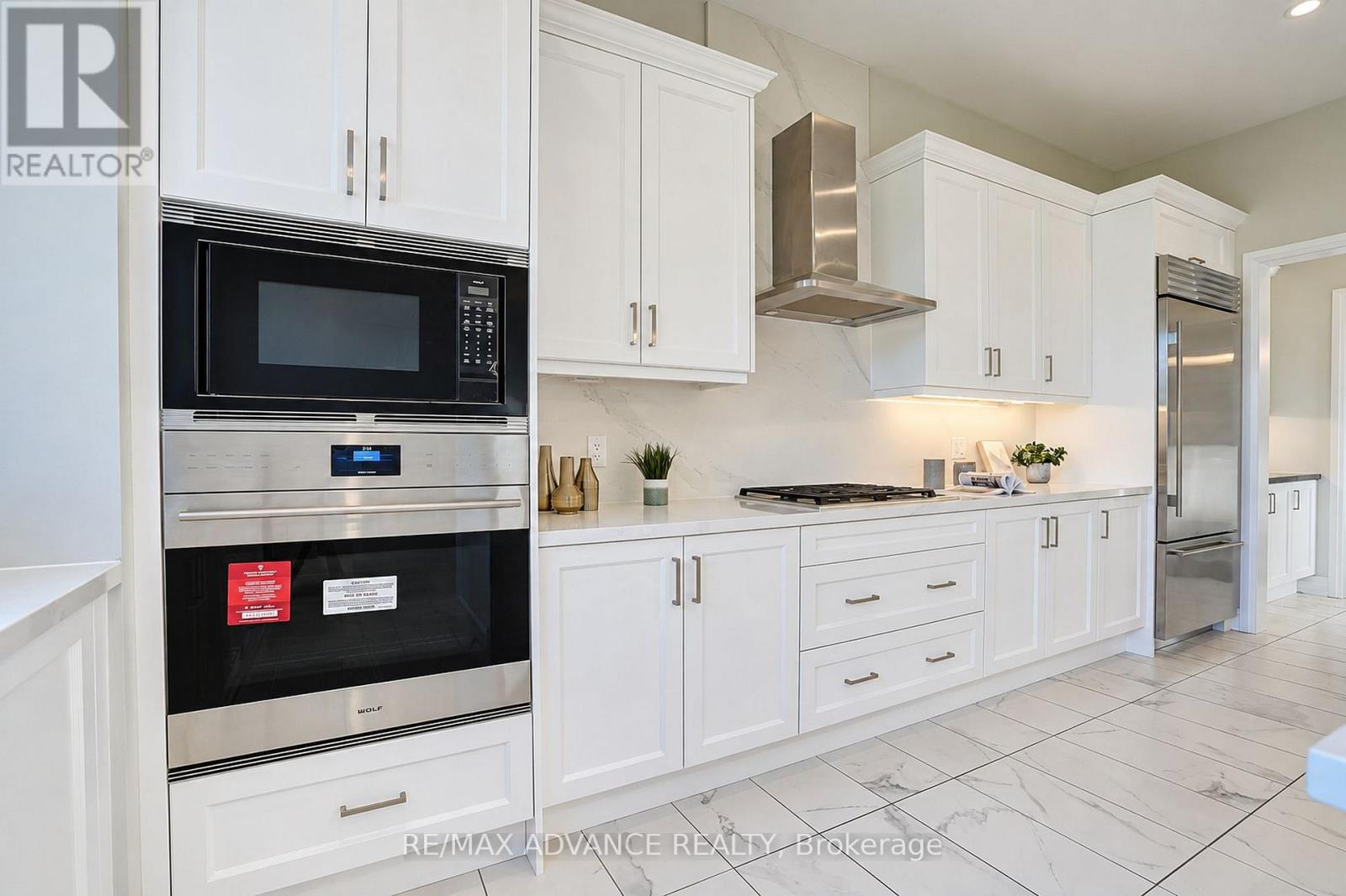 15 Kenneth Campbell Court, Aurora, ON photo 16