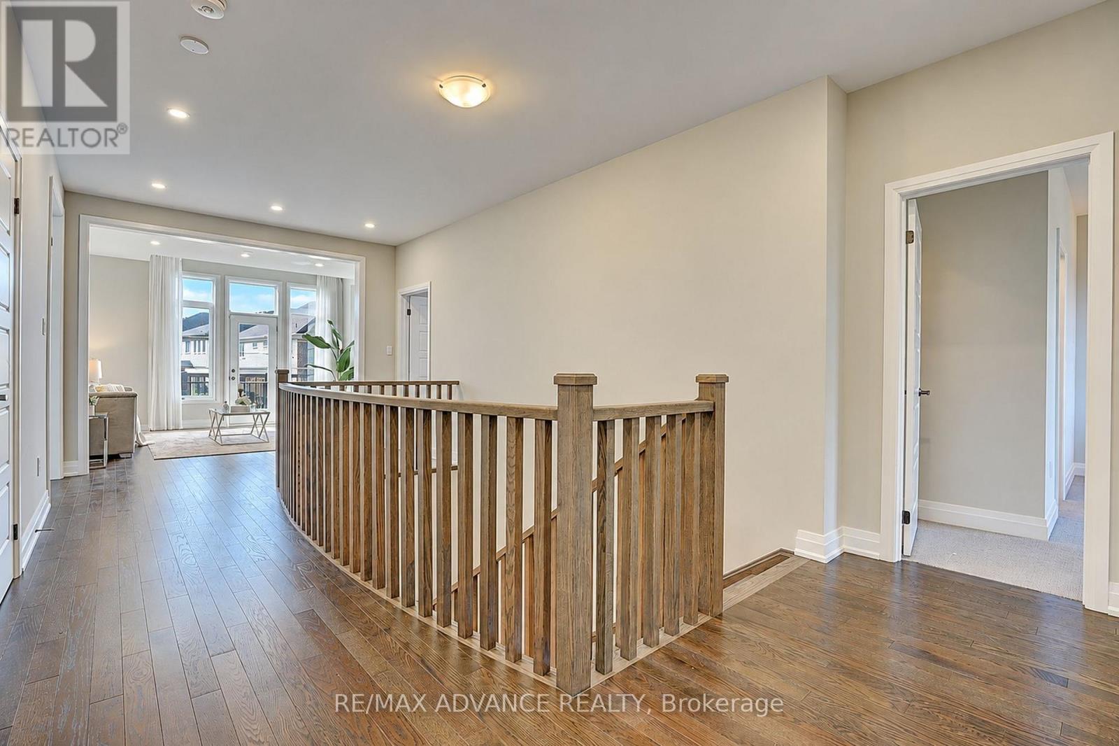15 Kenneth Campbell Court, Aurora, ON photo 22