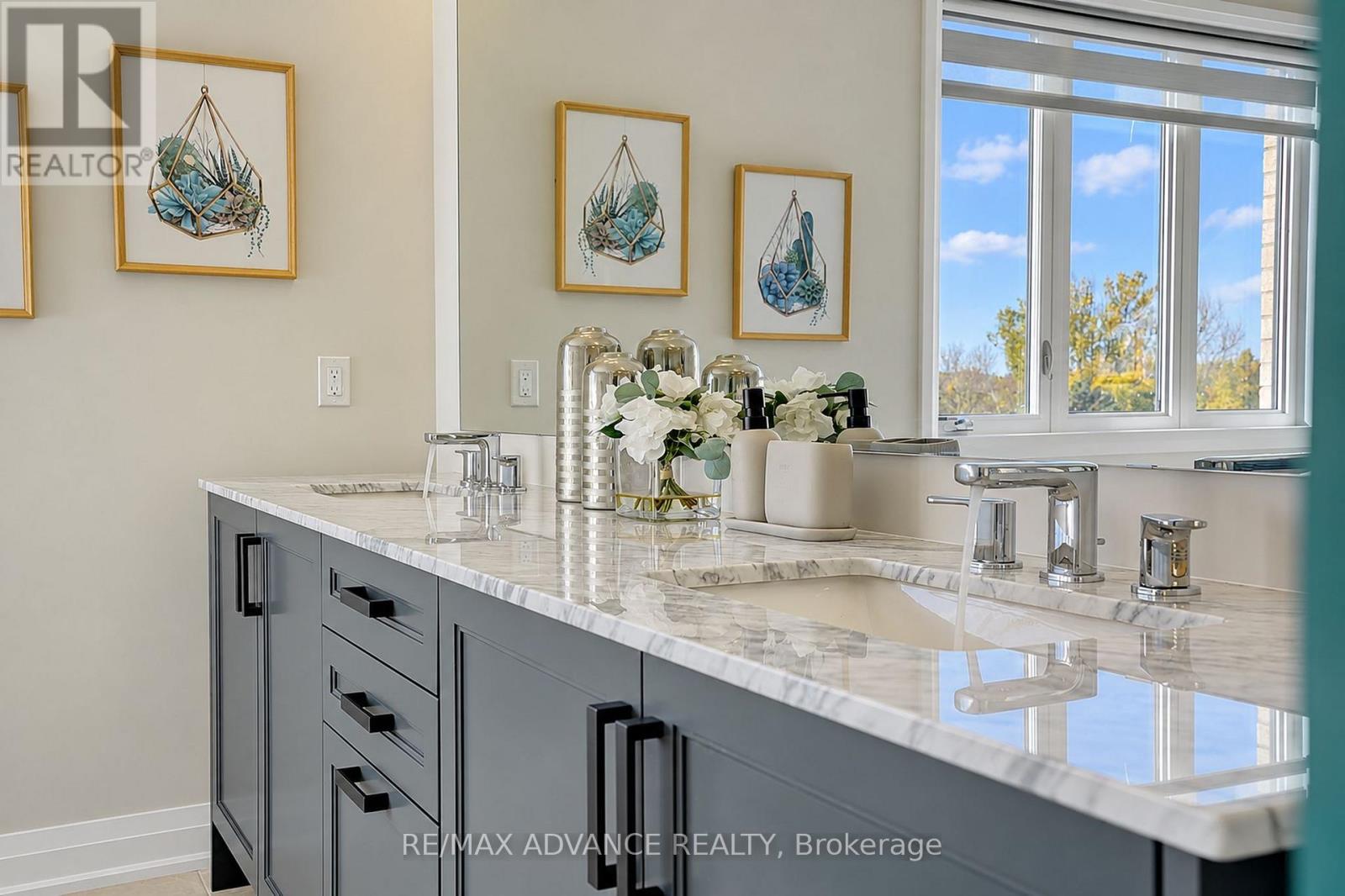 15 Kenneth Campbell Court, Aurora, ON photo 30