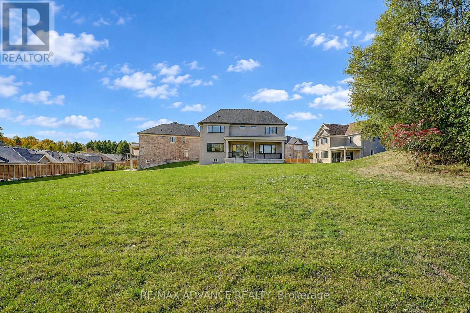 15 Kenneth Campbell Court, Aurora, ON photo 47