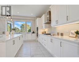 15 Kenneth Campbell Court, Aurora, ON L4G5Z4 Photo 12