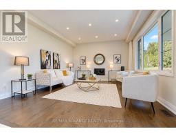 15 Kenneth Campbell Court, Aurora, ON L4G5Z4 Photo 18