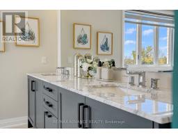 15 Kenneth Campbell Court, Aurora, ON L4G5Z4 Photo 30