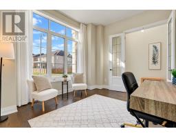Family room - 15 Kenneth Campbell Court, Aurora, ON L4G5Z4 Photo 6
