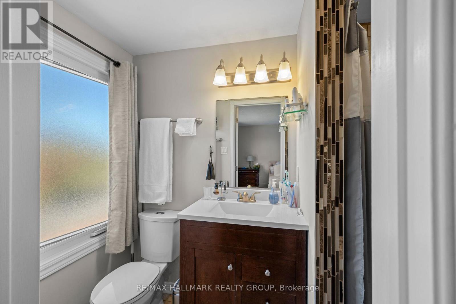 Ensuite - Primary Bedroom
