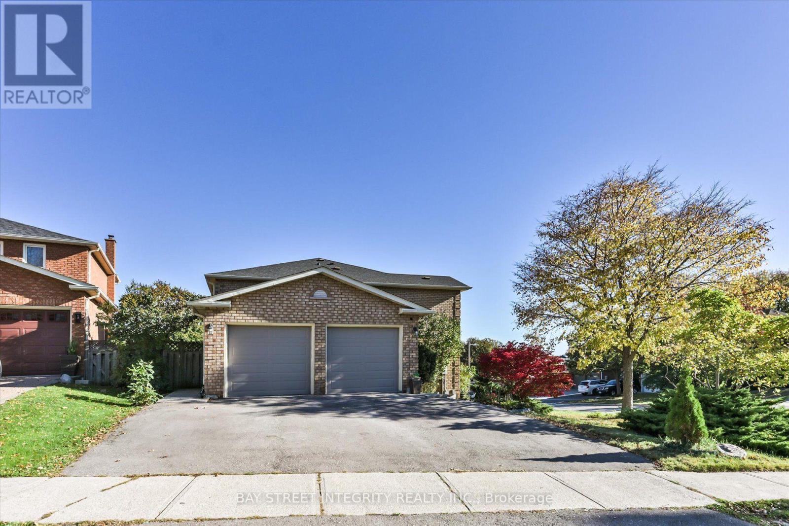 1225 Winterbourne Drive, Oakville, ON photo 3