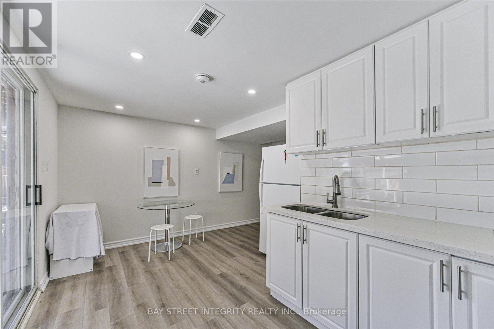1225 Winterbourne Drive, Oakville, ON photo 39