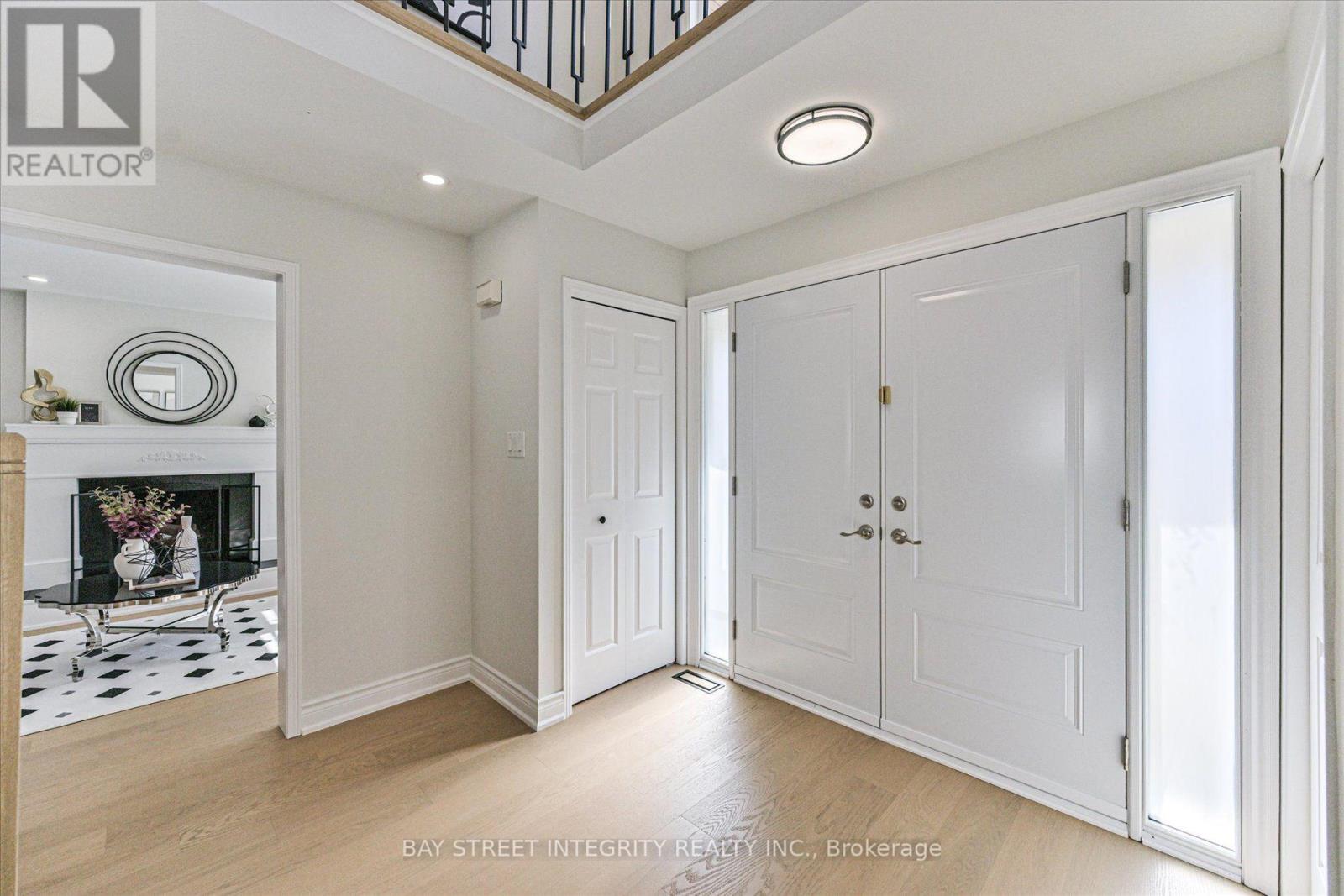 1225 Winterbourne Drive, Oakville, ON photo 4