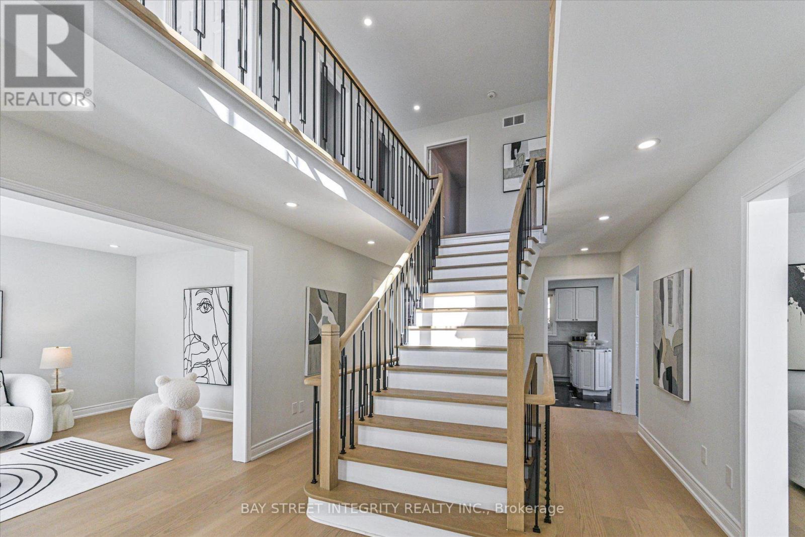 1225 Winterbourne Drive, Oakville, ON photo 5