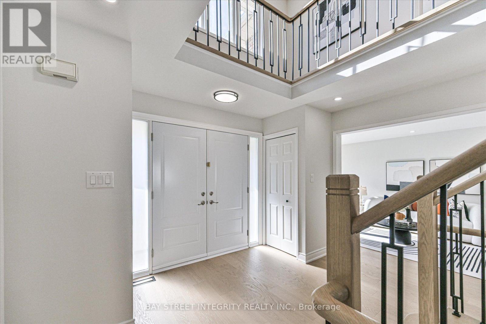 1225 Winterbourne Drive, Oakville, ON photo 6
