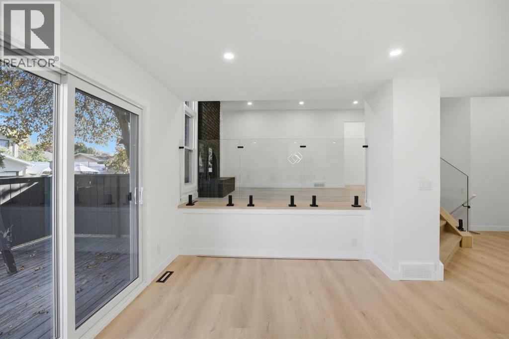 460 Queensland Place SE photo 21