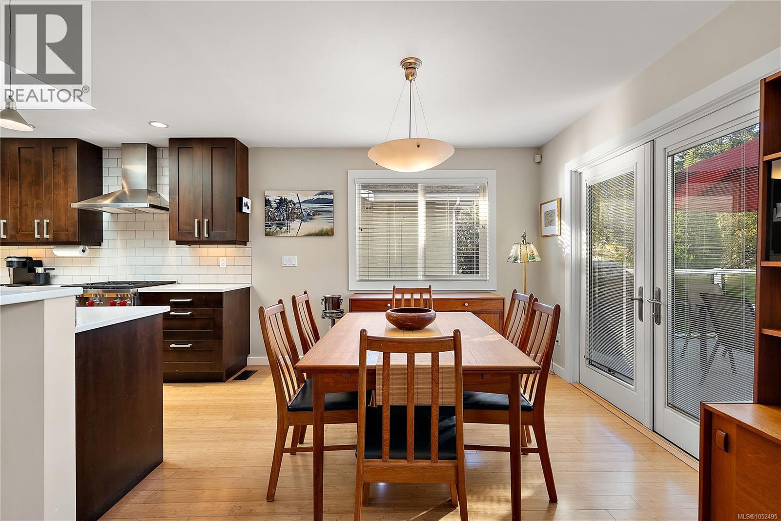  453 Monterey Avenue, Oak Bay