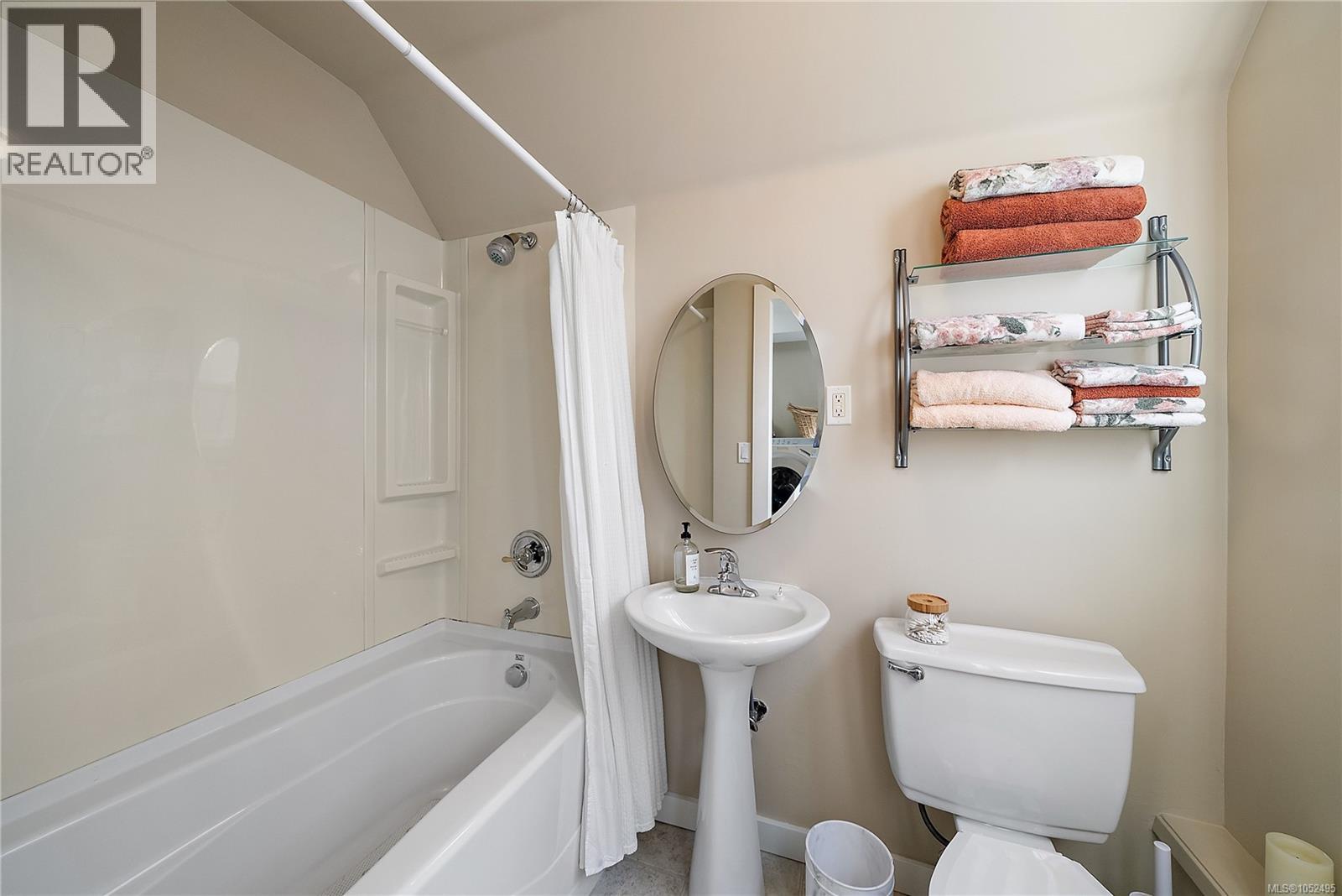 453 Monterey Avenue, Oak Bay