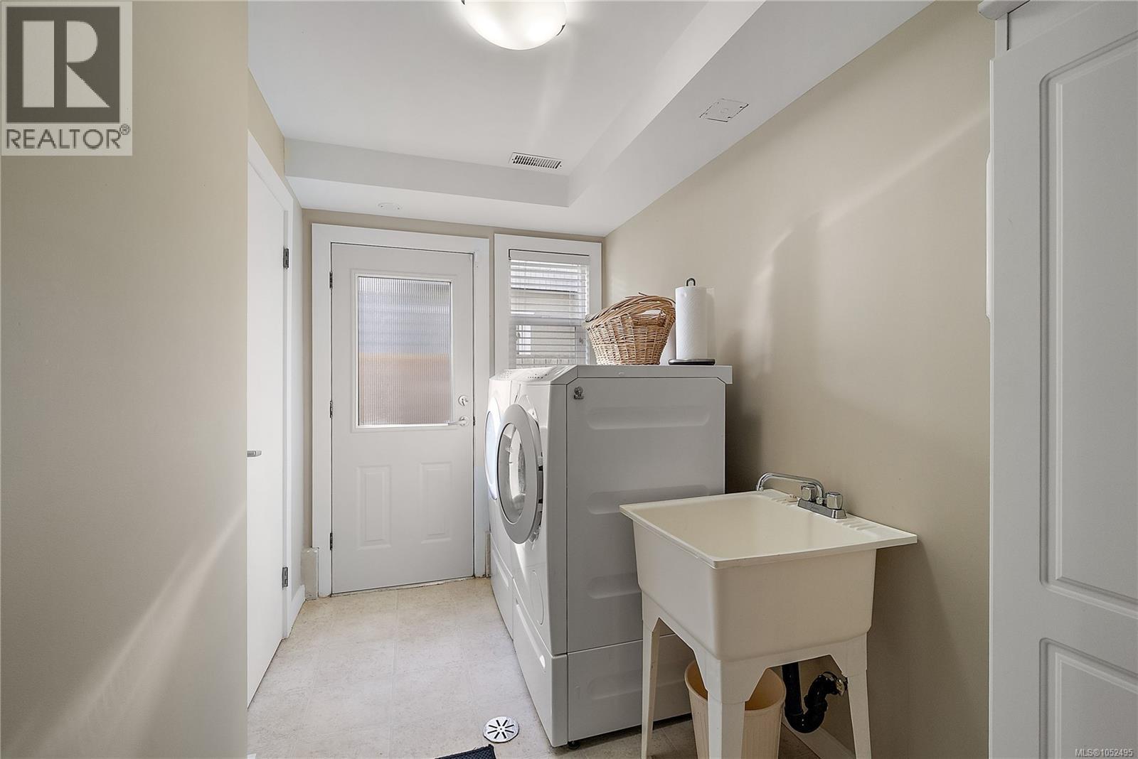  453 Monterey Avenue, Oak Bay