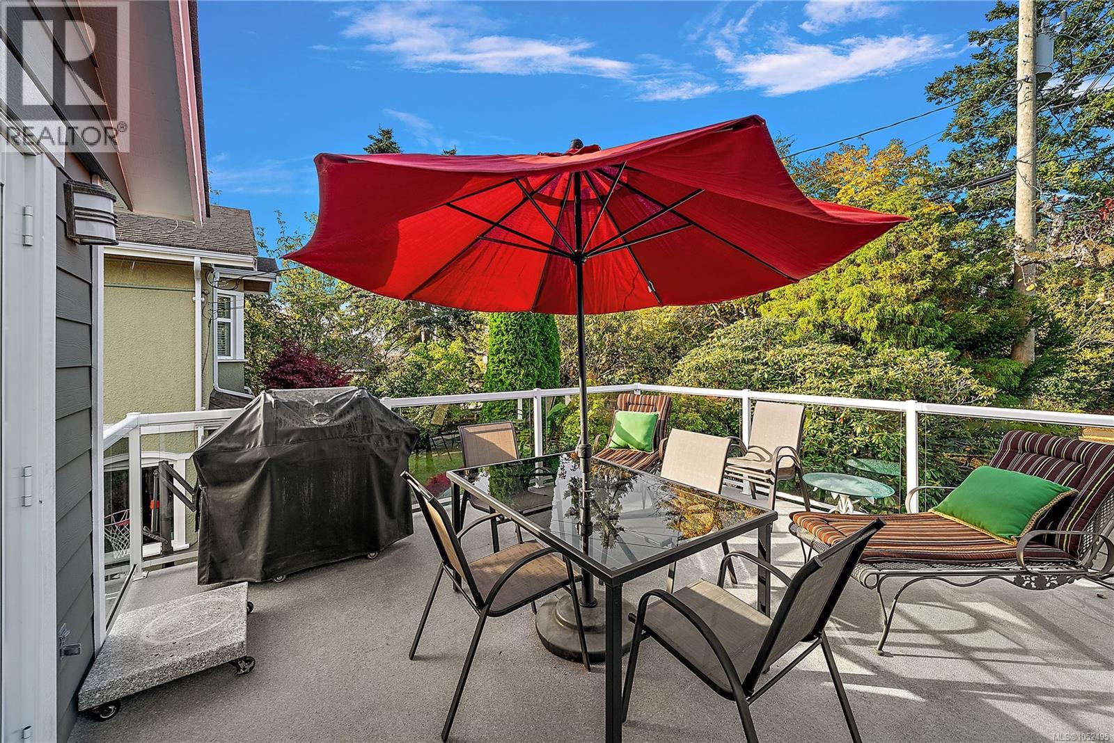  453 Monterey Avenue, Oak Bay